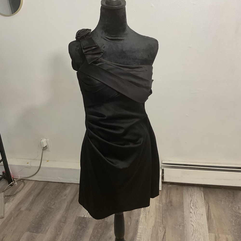 Elegant Black One-Shoulder Dress